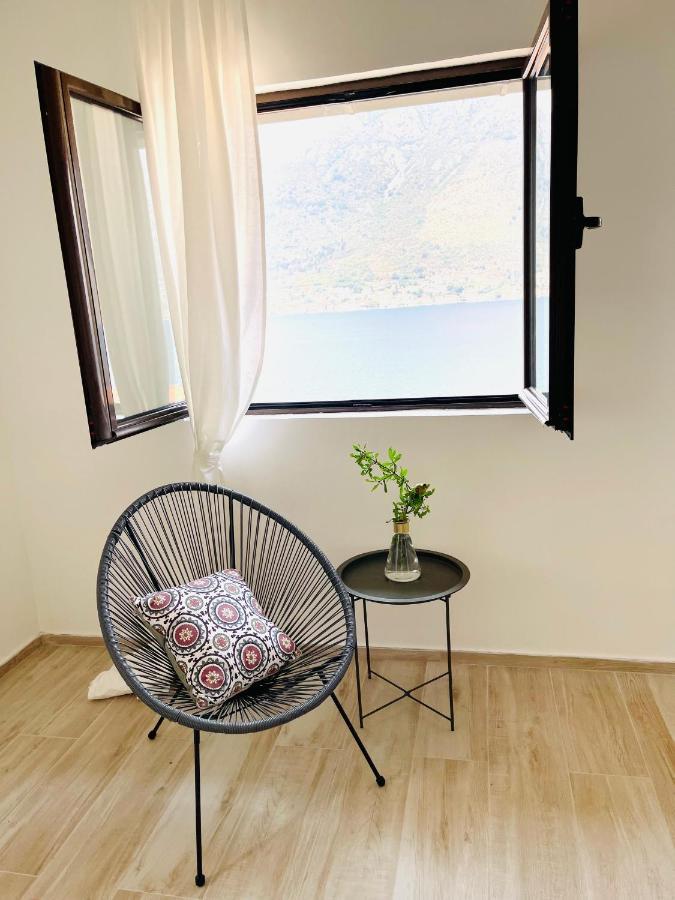 Chic Sea Front Apartment With Breathtaking Kotor Bay View Donji Stoliv Dış mekan fotoğraf