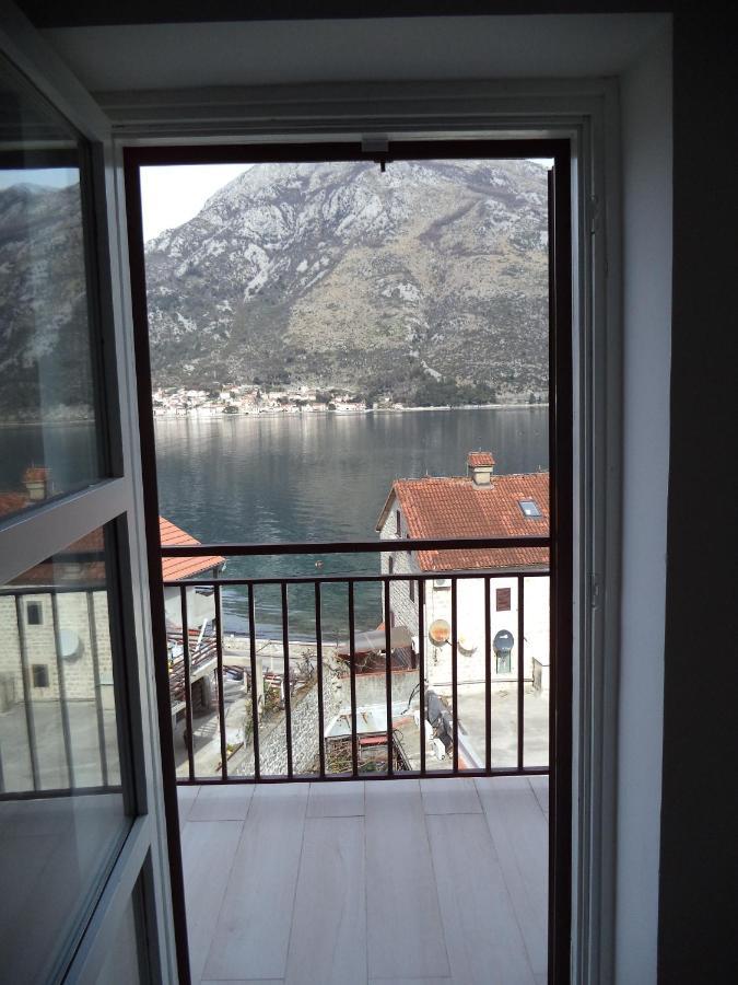 Chic Sea Front Apartment With Breathtaking Kotor Bay View Donji Stoliv Dış mekan fotoğraf
